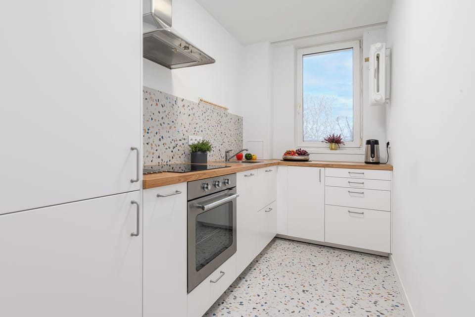 Apartment, Courtyard View | Private kitchen | Fridge, oven, stovetop, electric kettle
