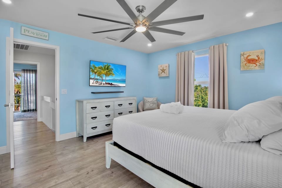Primary Bedroom, King bed