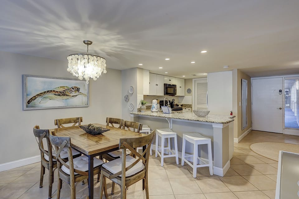 Dining/Kitchen Area