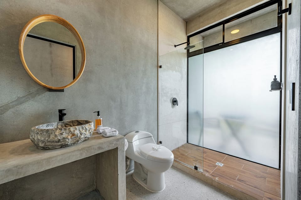 Towels, soap, shampoo, toilet paper