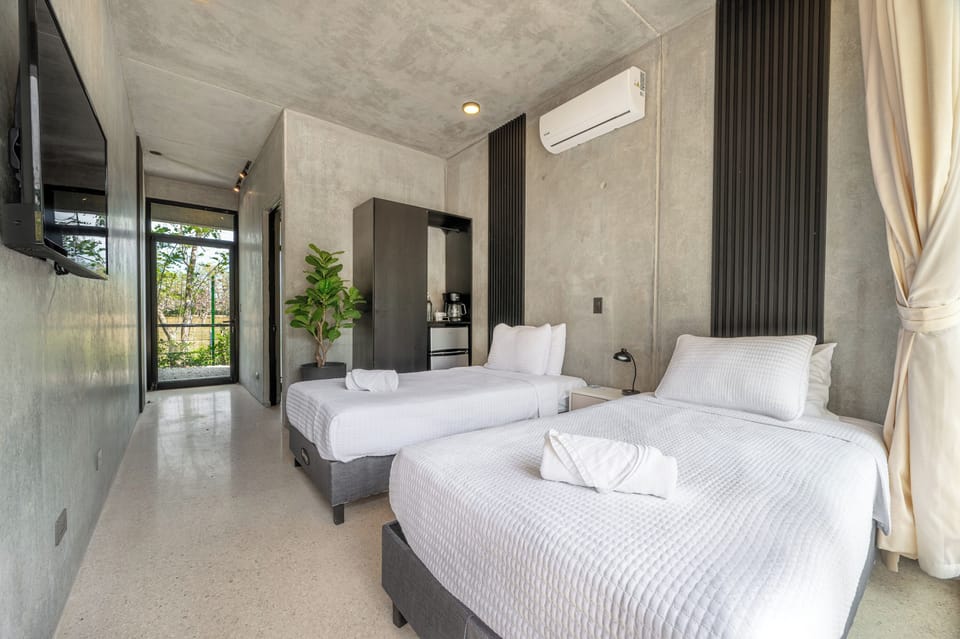 Classic Twin Room | Free WiFi