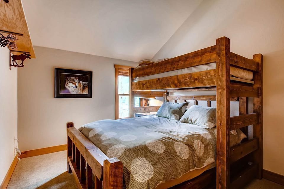 Please note that bed types vary among units.