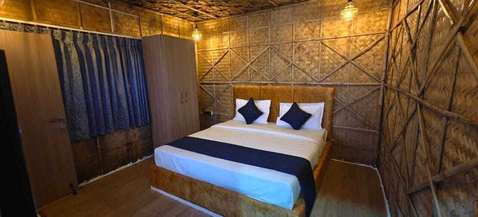 Deluxe Room, Garden View | Desk, WiFi (free)