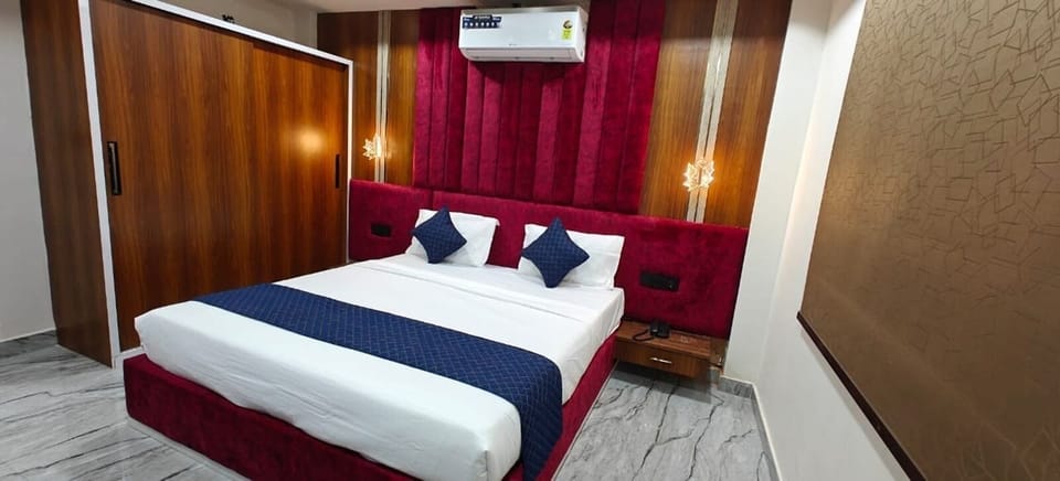 Deluxe Room, Garden View | Desk, WiFi (free)