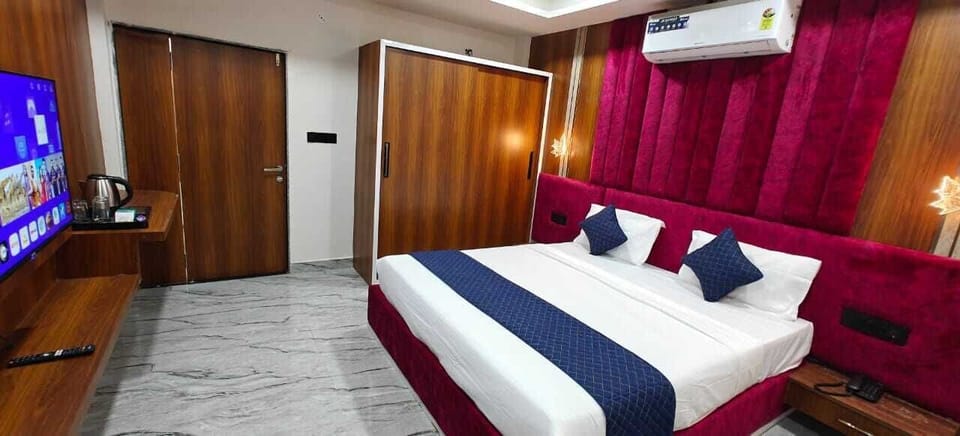 Deluxe Room, Garden View | Desk, WiFi (free)