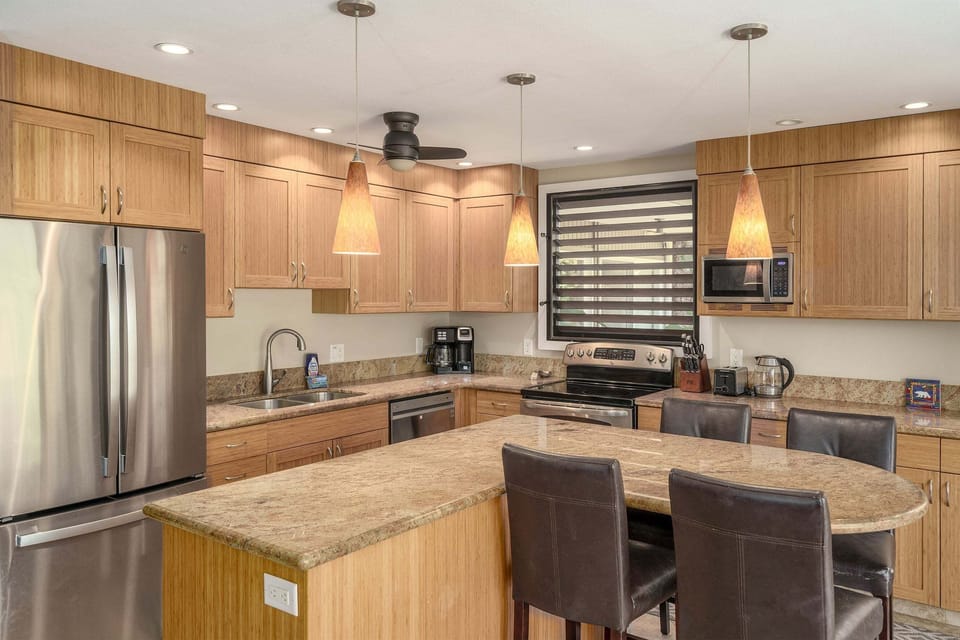 Condo, Multiple Beds, Lanai, Ocean View (Hale Hui Kai 106) | Private kitchen | Coffee/tea maker, dining table