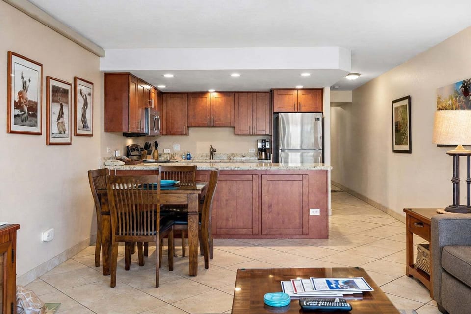 Condo, 1 King Bed with Sofa bed, Balcony, Ocean View (Kamaole Sands 9-301) | Interior