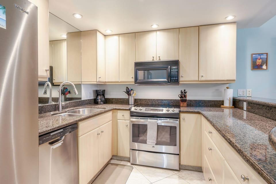 Condo, Multiple Beds, Lanai, Ocean View (Kamaole Sands 1-403) | Private kitchen | Coffee/tea maker, electric kettle, dining tables