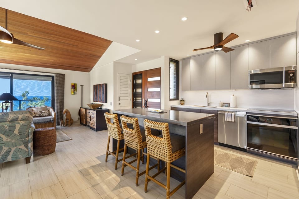 Apartment, 1 King Bed, Balcony, Ocean View (Wailea Elua Village 204) | Private kitchen | Coffee/tea maker, dining tables