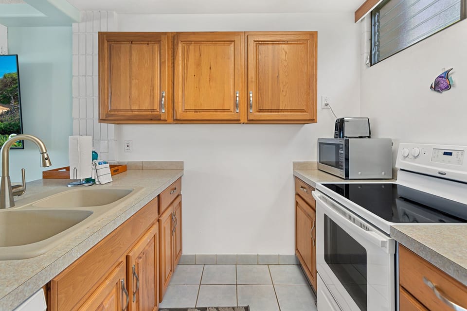 Condo, Multiple Beds, Balcony, Ocean View (Haleakala Shores A-301) | Private kitchen | Coffee/tea maker, dining tables
