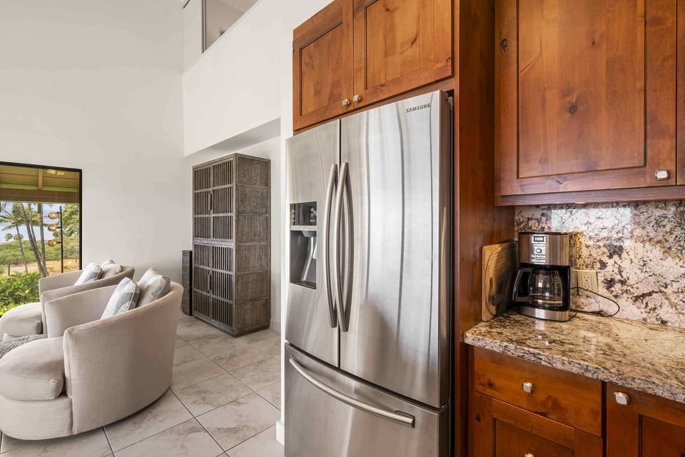 Condo, Multiple Beds, Balcony, Ocean View (Maui Kamaole A-206) | Interior