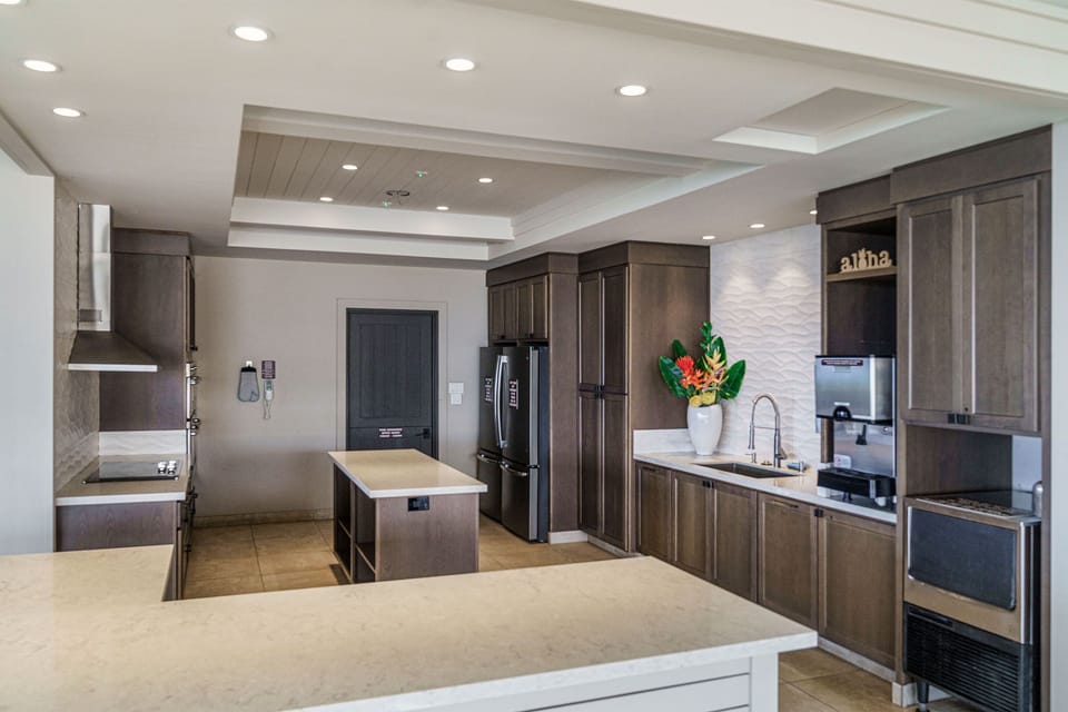 Condo, 1 King Bed, Balcony, Ocean View (Wailea Ekahi 4E) | Private kitchen | Coffee/tea maker, dining tables
