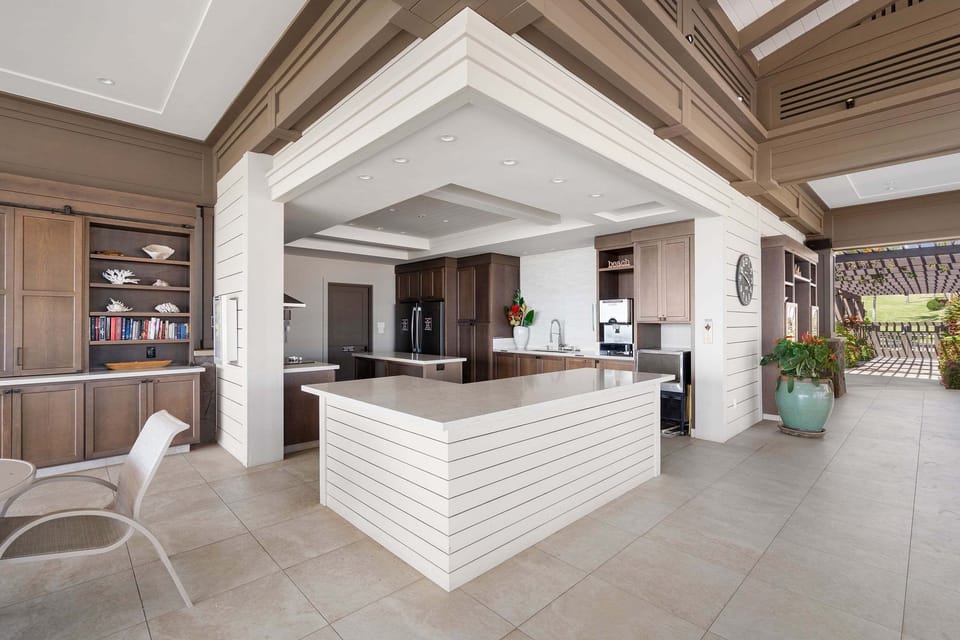 Studio, 1 King Bed, Balcony, Ocean View (Wailea Ekahi 12D) | Private kitchen | Coffee/tea maker, dining table