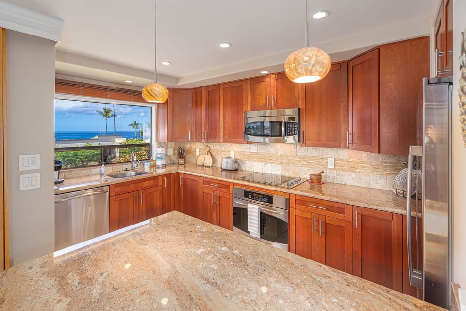 Condo, 1 King Bed, Balcony, Ocean View (Wailea Ekolu 407) | Private kitchen | Coffee/tea maker, dining tables
