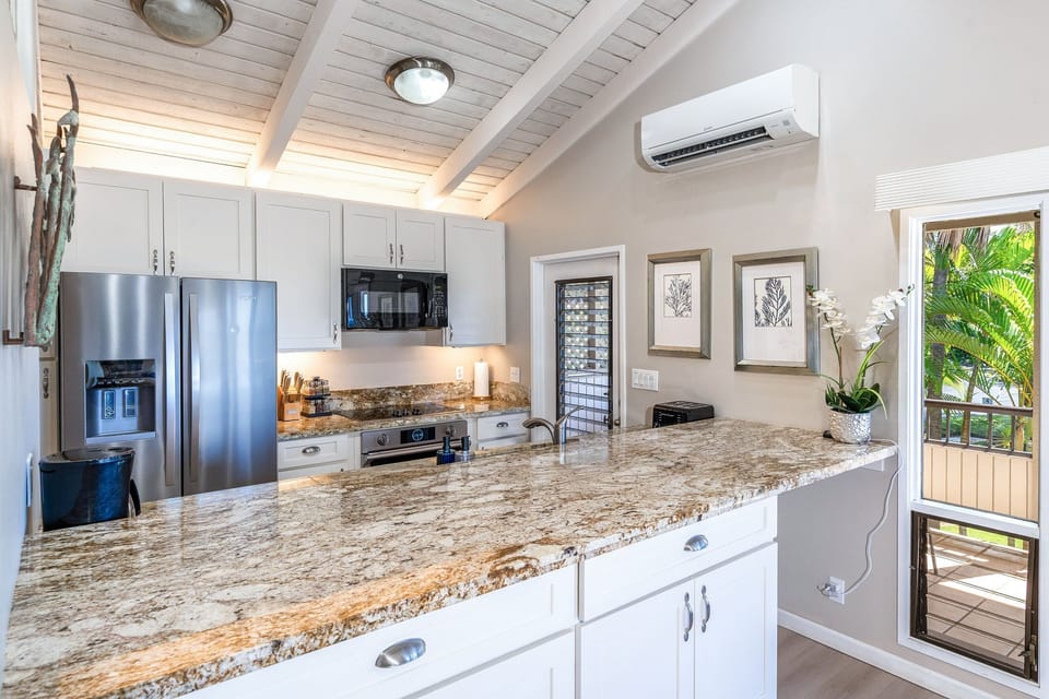 Condo, Multiple Beds, Balcony, Ocean View (Wailea Ekolu 510) | Private kitchen | Coffee/tea maker, dining tables