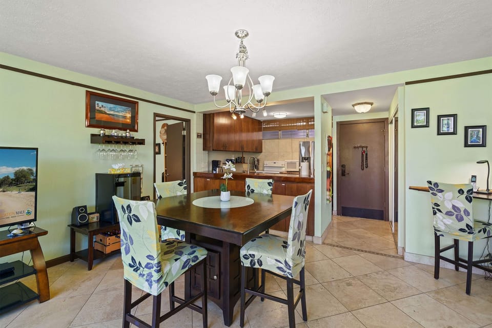 Condo, Multiple Beds, Balcony, Ocean View (Haleakala Shores A-308) | Dining