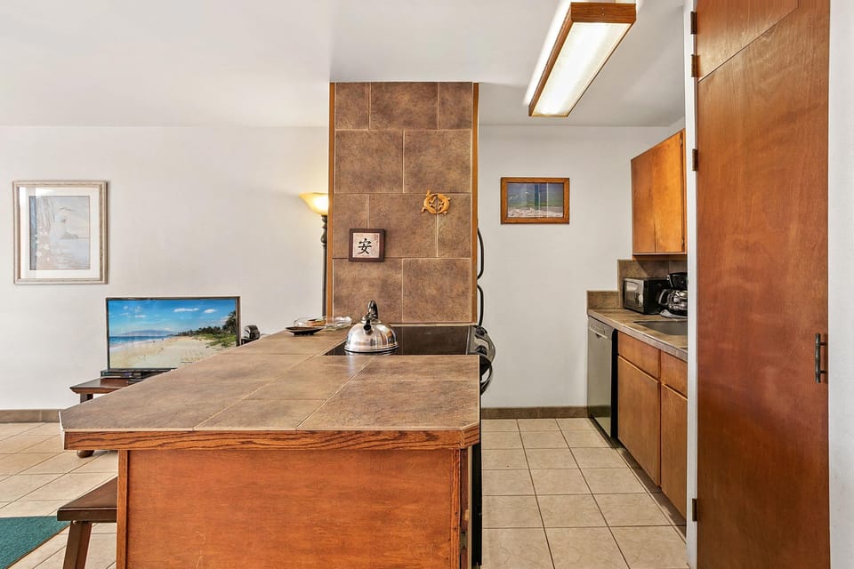 Condo, 1 Queen Bed with Sofa bed, Balcony, Ocean View (Maui Vista 3-102) | Private kitchen | Coffee/tea maker, dining tables