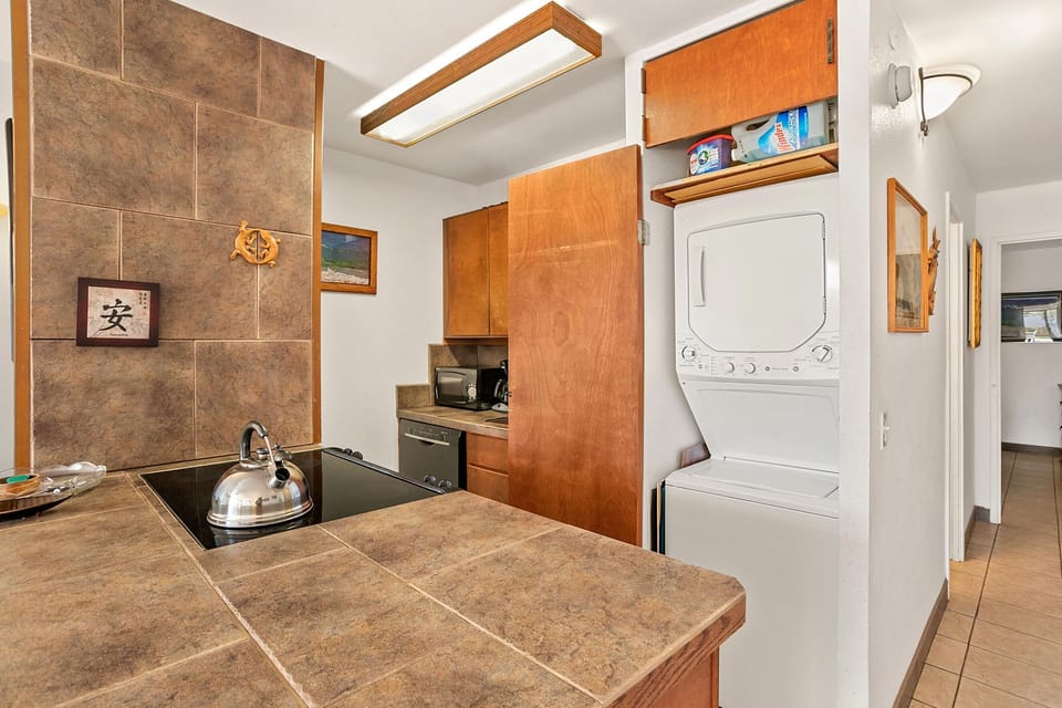 Condo, 1 Queen Bed with Sofa bed, Balcony, Ocean View (Maui Vista 3-102) | Private kitchen | Coffee/tea maker, dining tables