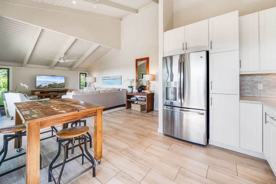 Condo, 2 Queen Beds, Balcony, Ocean View (Wailea Ekolu 102) | Interior