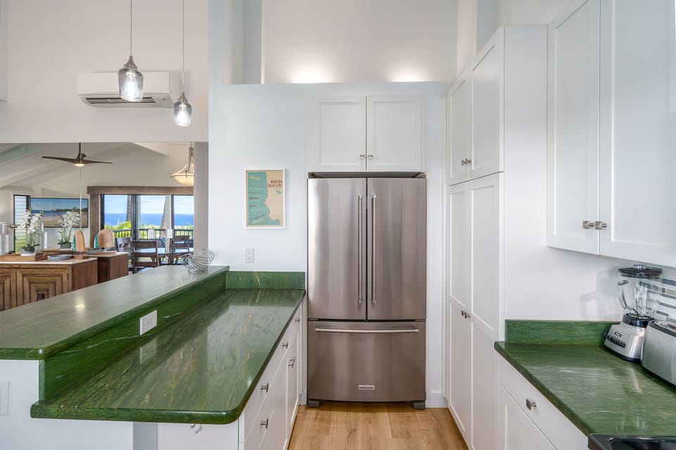 Condo, Multiple Beds, Balcony, Ocean View (Wailea Ekolu 310) | Private kitchen | Coffee/tea maker, dining tables