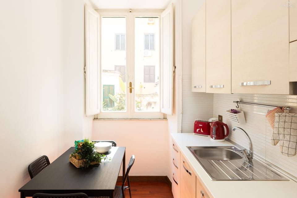 Apartment | Private kitchen | Microwave, espresso maker, coffee/tea maker, electric kettle