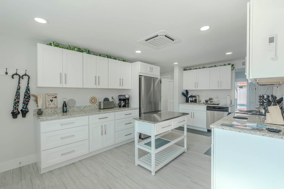 Fully equipped kitchen.