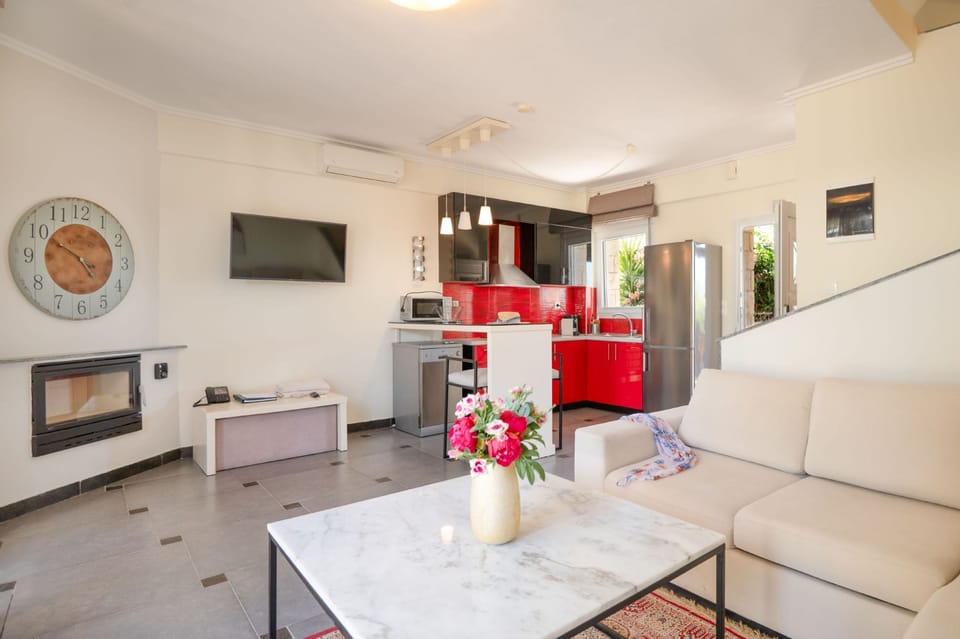 House | 1 bedroom, desk