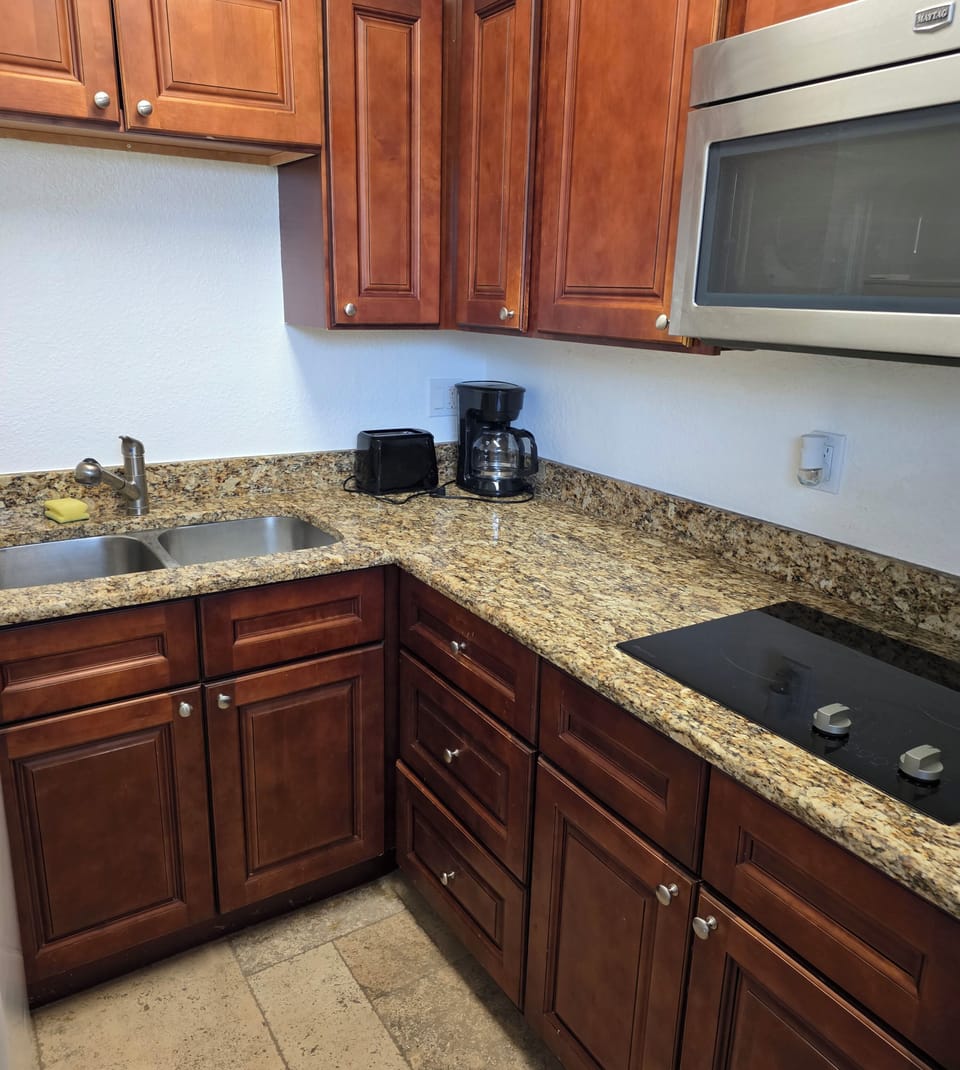 Deluxe Double Room | Private kitchen | Coffee/tea maker