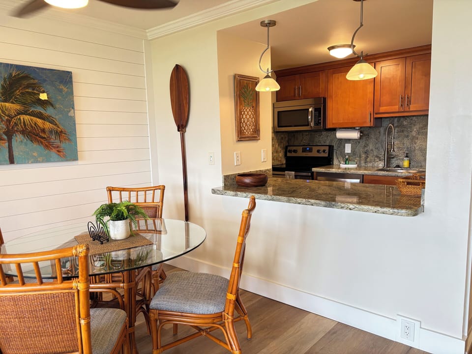 Makani A Kai A6- Kitchen and Dining area