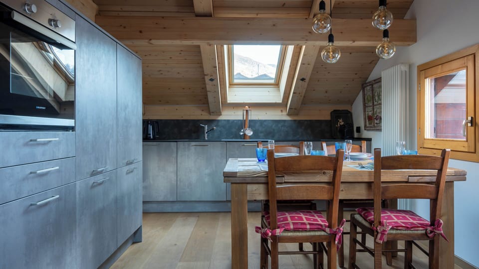 Apartment (3 Bedrooms) | Front of property