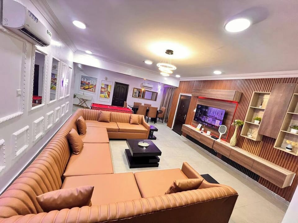 Deluxe Apartment, Balcony, City View | Living area