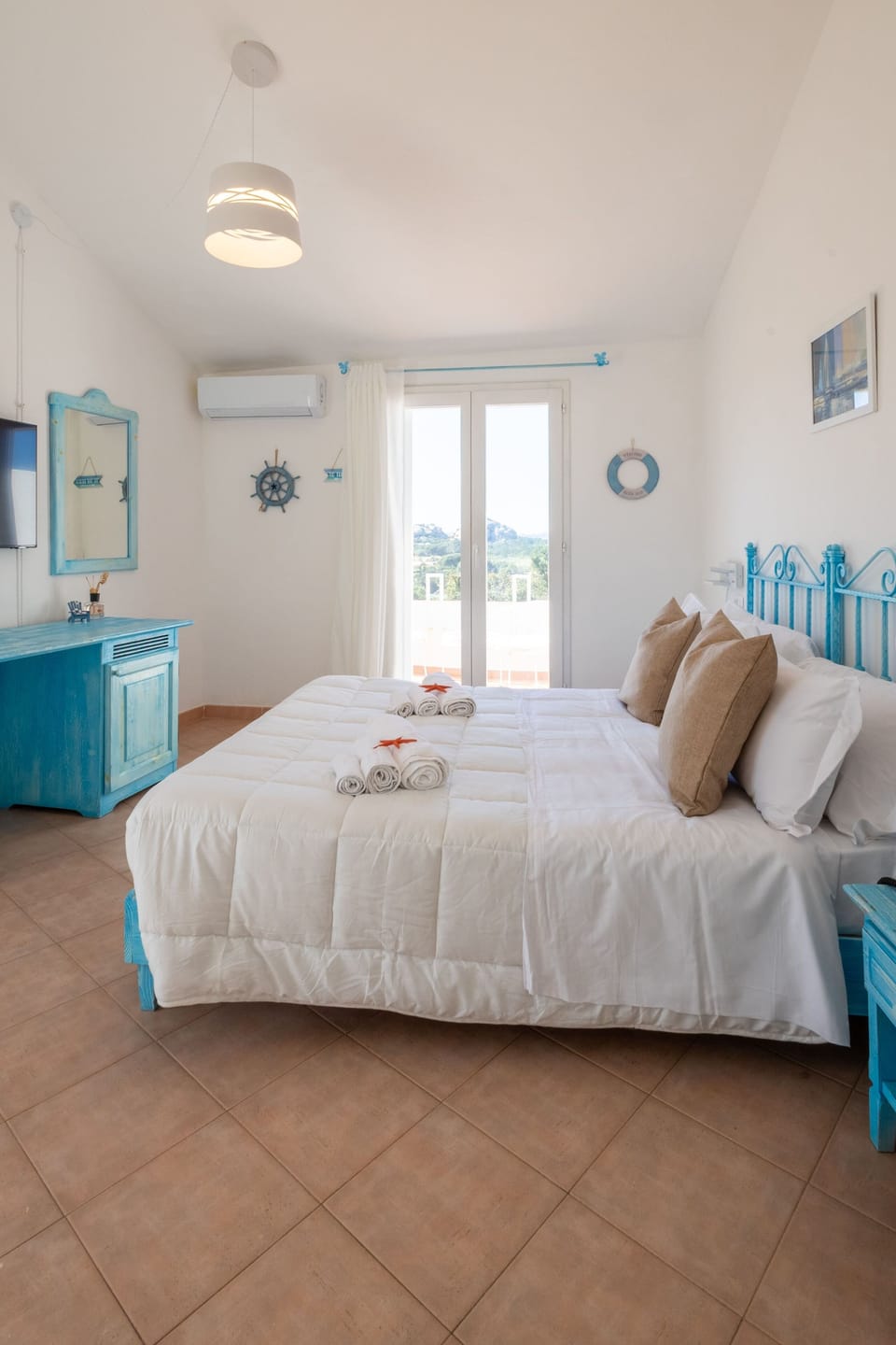 Standard Double Room | Minibar, in-room safe, cribs (surcharge), WiFi (free)