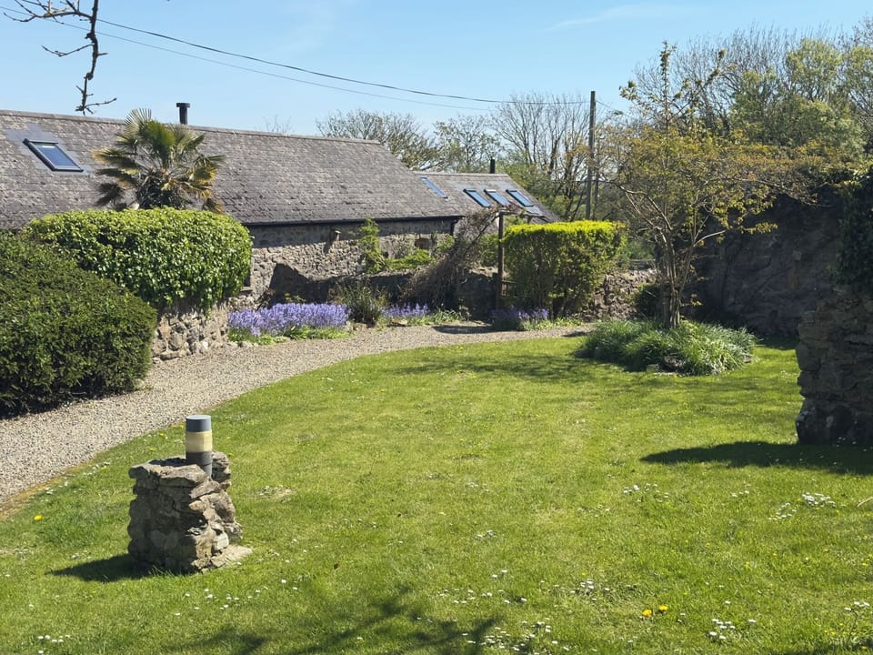 Cottage | Property grounds