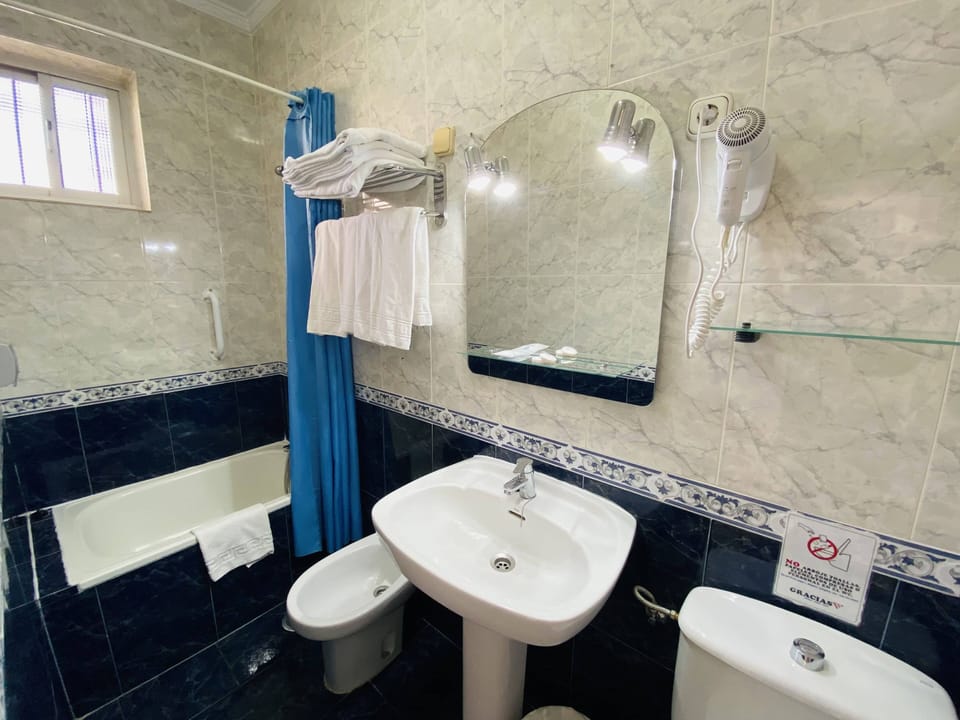Family Apartment, Partial Sea View | Bathroom