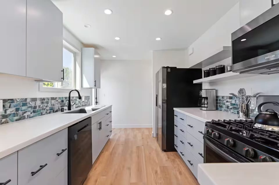 Show off your culinary skills in this fully equipped kitchen.