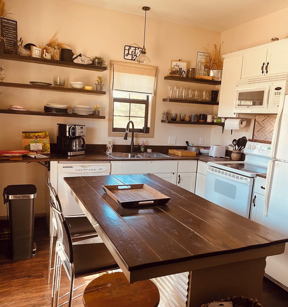 Kitchen with stove n fridge 