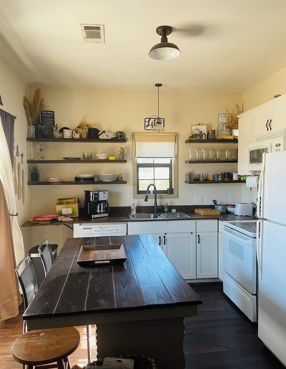 Eat in kitchen 