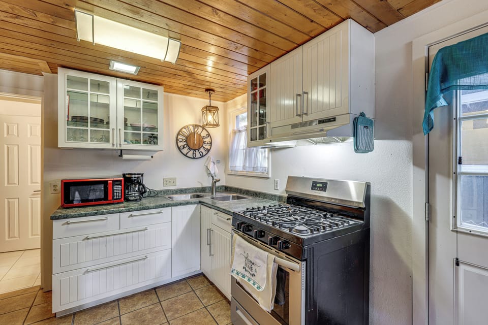 Kitchen | Coffee Maker | 1st Floor