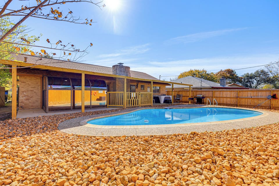 San Antonio Vacation Rental | 4BR | 2BA | 1,600 Sq Ft | 2 Steps Required