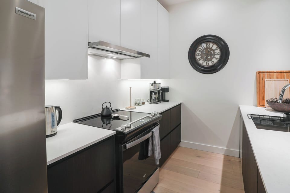 Mackenzie Mountain Hop (Unit 2403) | Private kitchen | Full-size fridge, microwave, oven, stovetop