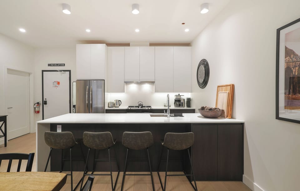 Mackenzie Mountain Hop (Unit 2403) | Private kitchen | Full-size fridge, microwave, oven, stovetop
