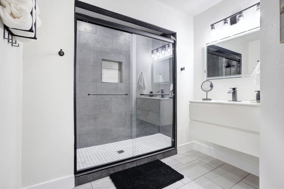 Master Bathroom with Dual Shower heads + Sink/Toilet + Hairdryer + Plush Towels