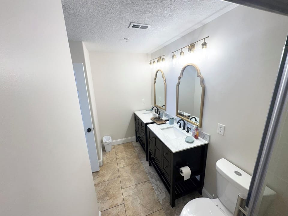 Grand Master BR Bath