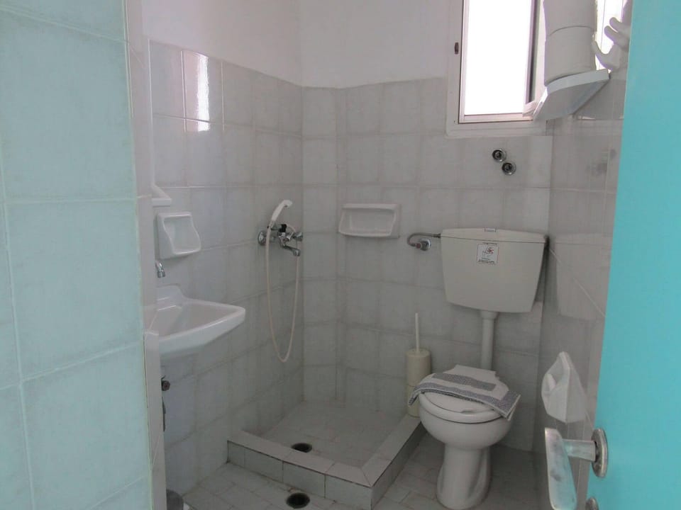 Standard Double or Twin Room, Mountain View | In-room safe, blackout drapes, free WiFi, bed sheets