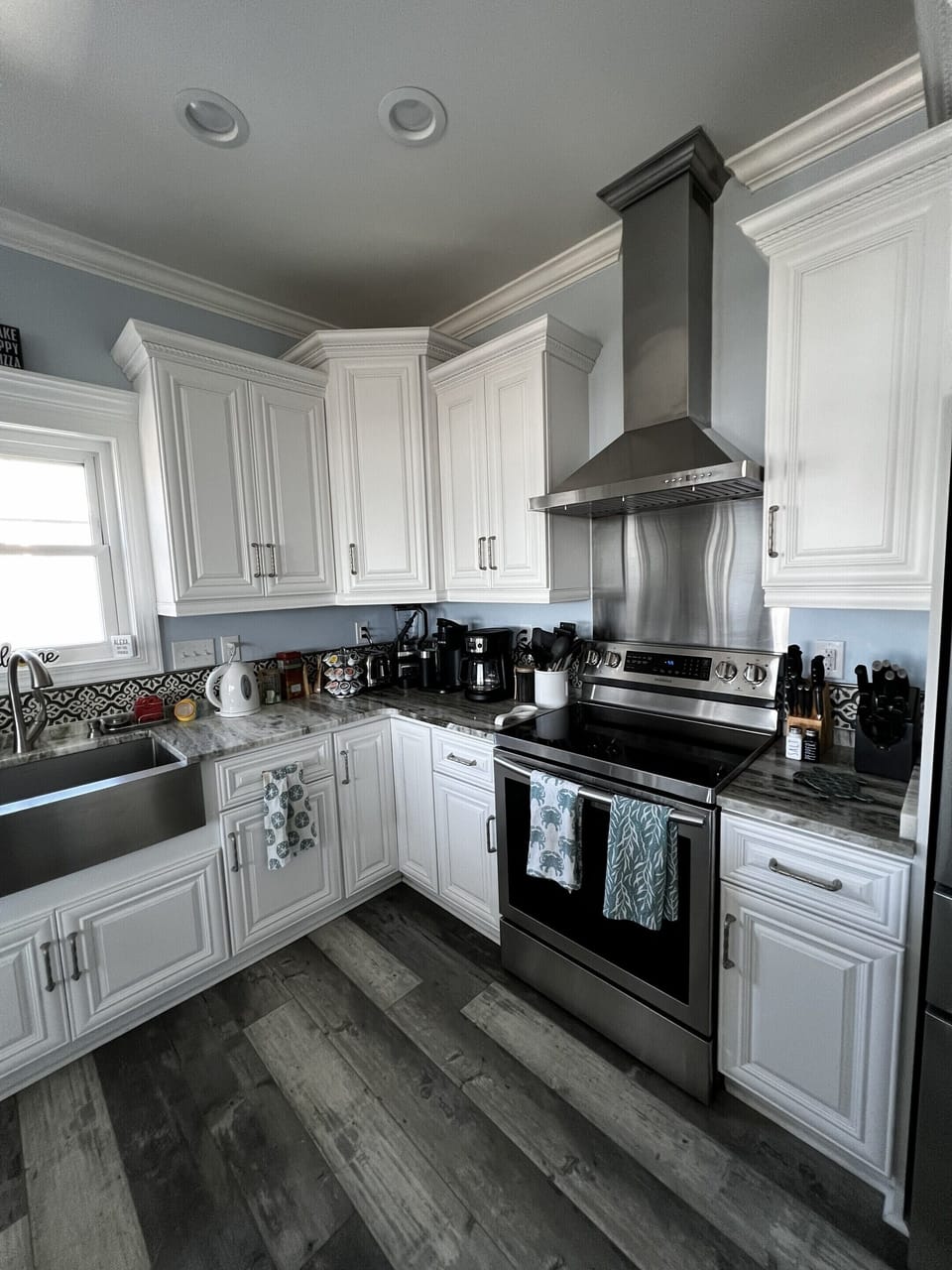 Family House, Private Bathroom, Ocean View (Topsail Beach Sunsets) | Shared kitchen | Ice maker, paper towels, kitchen island