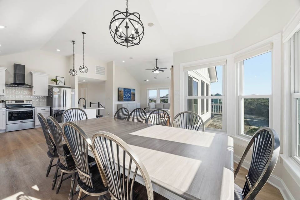 Top-Level Dining Room with Table (seats 8)
