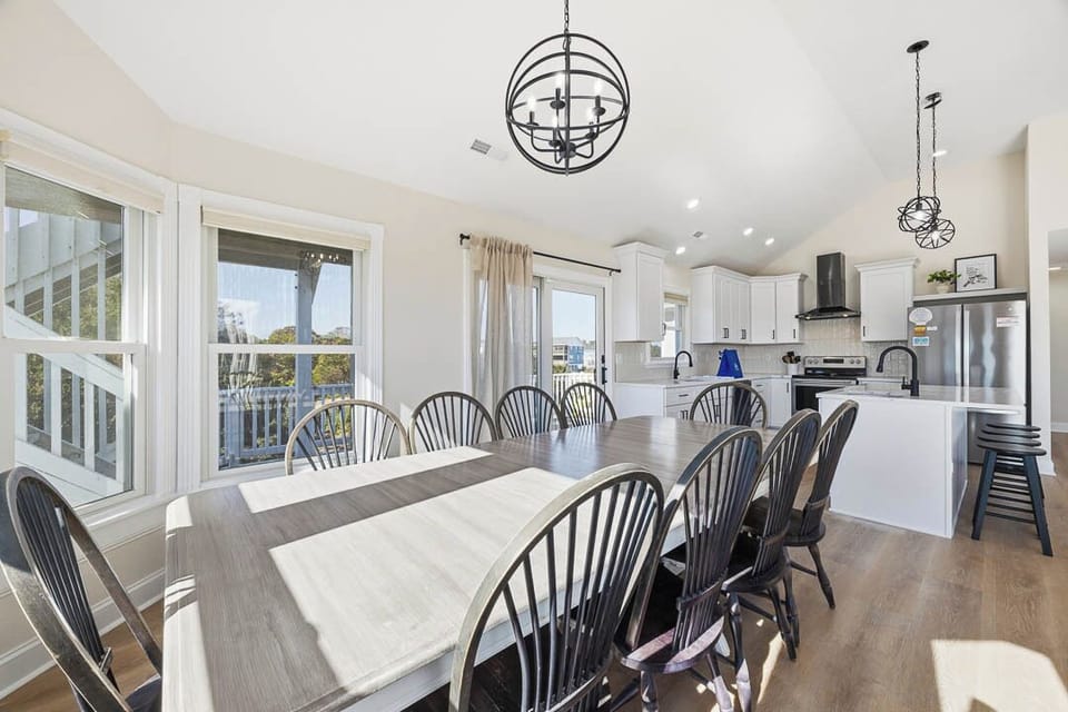 Top-Level Dining Room with Table (seats 8)