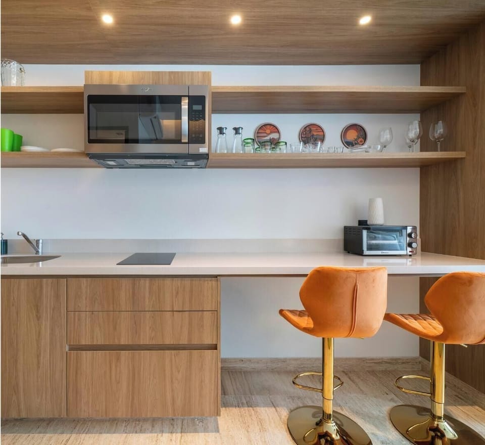 Luxury Apartment, City View | Private kitchen