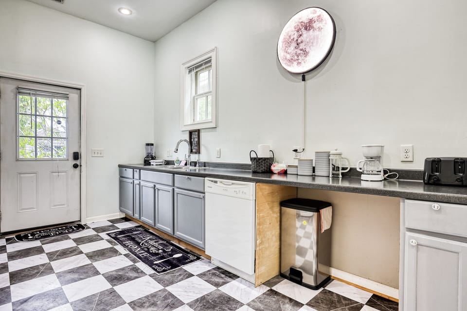 Coffee machine, blender, microwave, kettle, rice maker & toaster provided.