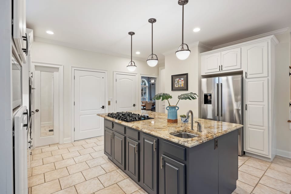 Fully equipped chef's kitchen